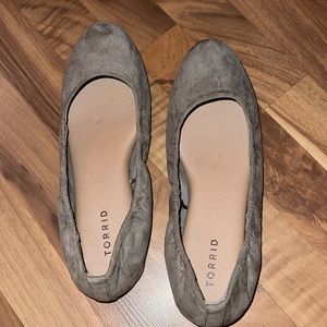 Grey stretch flats